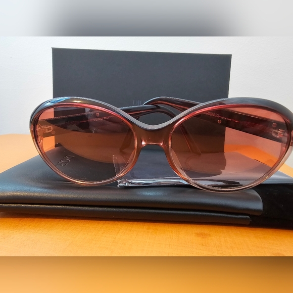 DIOR Sunglasses FULL INCLUSION with Case, Box, CD Card, CD Cloth, And COA - Picture 5 of 11